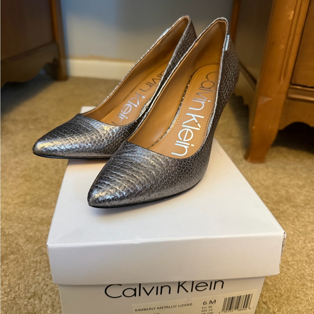 Calvin Klein Women's Metallic Silver Pumps, Kimberly Mini Lizard heels, 6